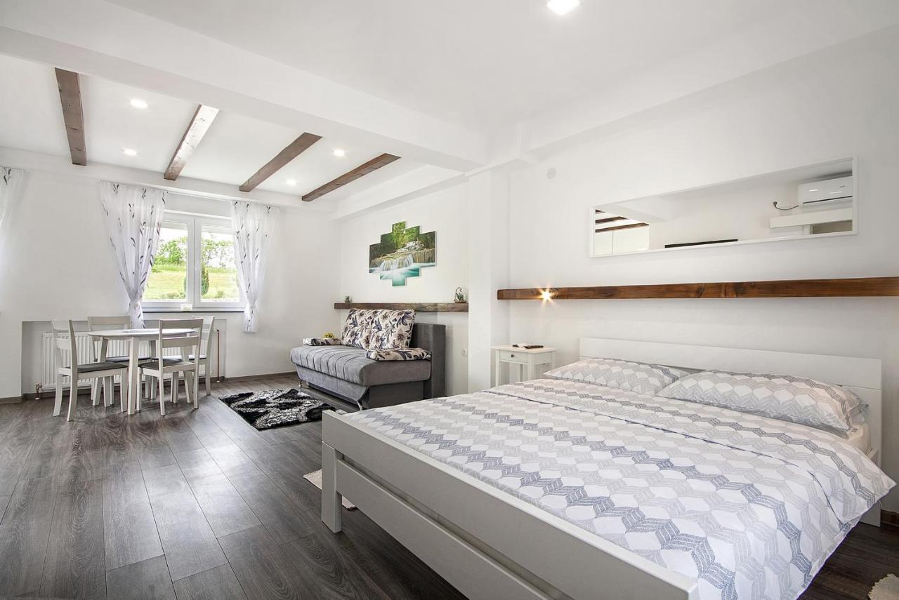 Studio Apartments Kaya Čatrnja Extérieur photo