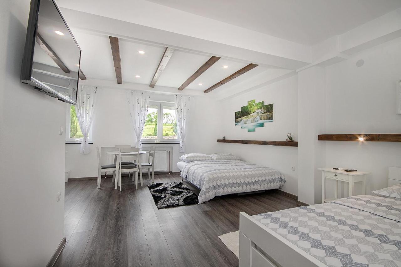 Studio Apartments Kaya Čatrnja Extérieur photo